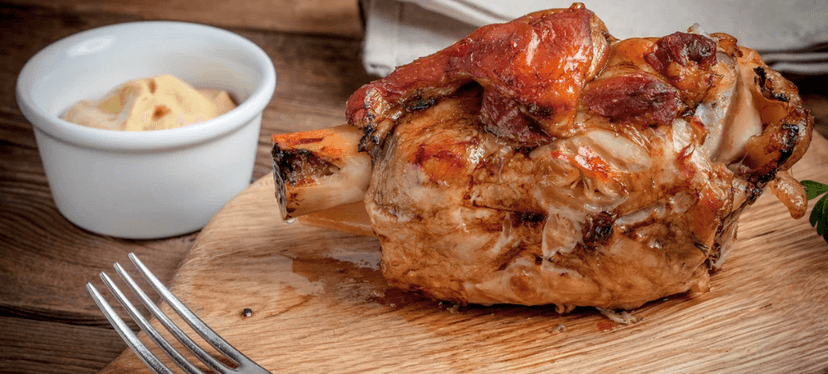 Pečené selečí koleno s kostí, 900 g