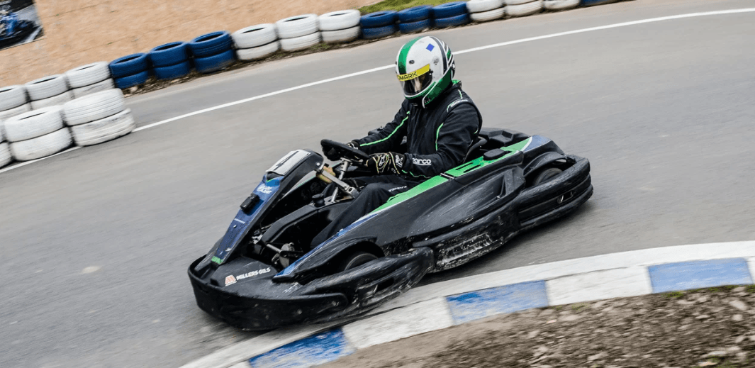 Jízdy v motokáře na jediné venkovní trati v Praze