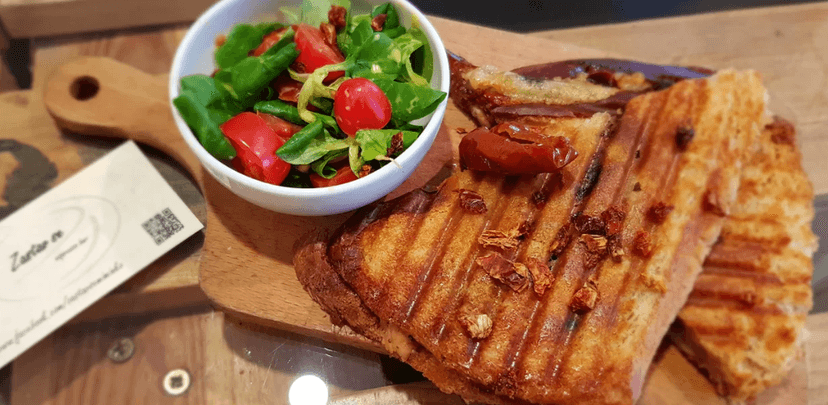 Sladké i slané francouzské toasty a káva