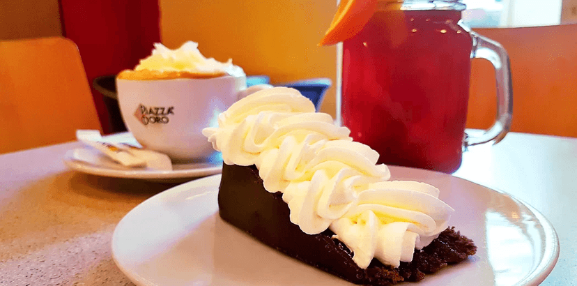 Zákusek dle výběru horká limonáda nebo cappuccino