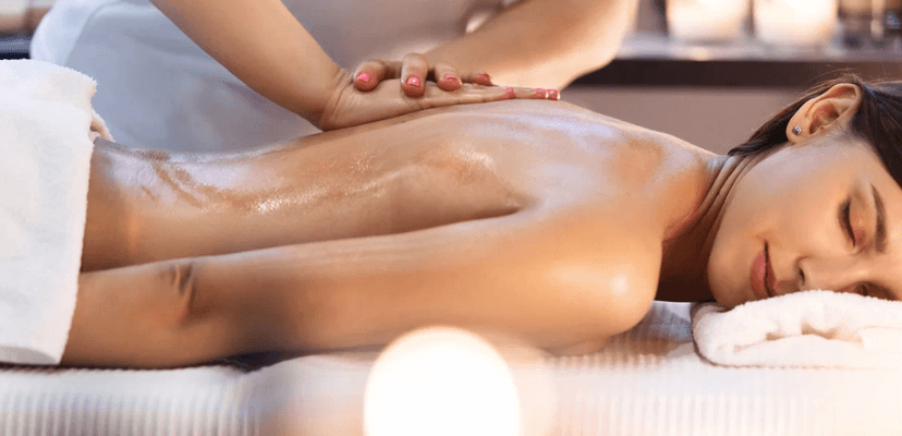 45min medová detoxikační masáž zadní části těla
