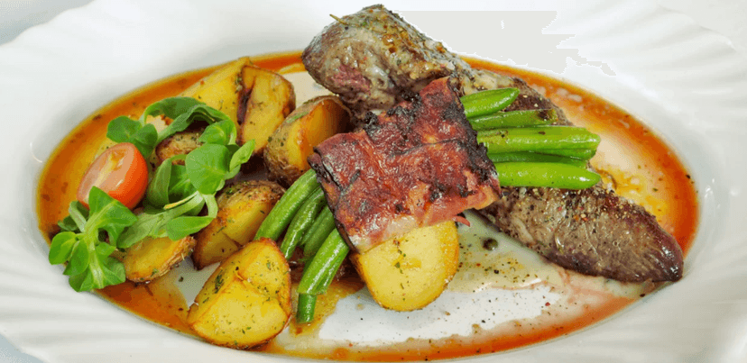 Rump steak s lusky balenými v slanině a brambor