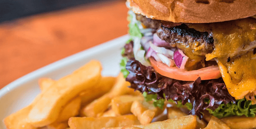 2 x Burger s českým hovězím a steakové hranolky
