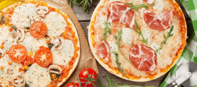 2 čerstvě nazdobené pizzy dle vašeho výběru
