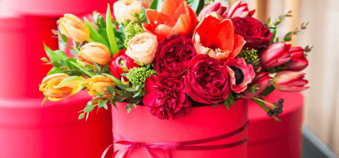 1× Flowerbox mix růžových květin
