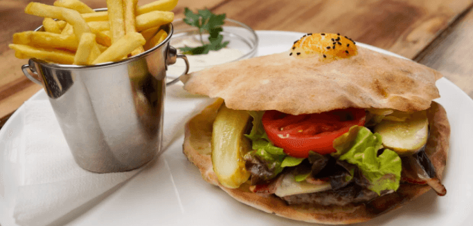 Bosenský „Special“ s 200 g mletého masa a hranolky