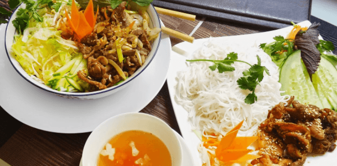 Bún chả nebo Bún bò nam bộ
