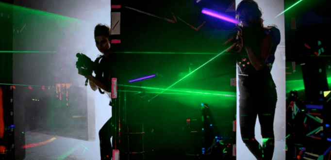 Adrenalinová laser game v temném sklepení
