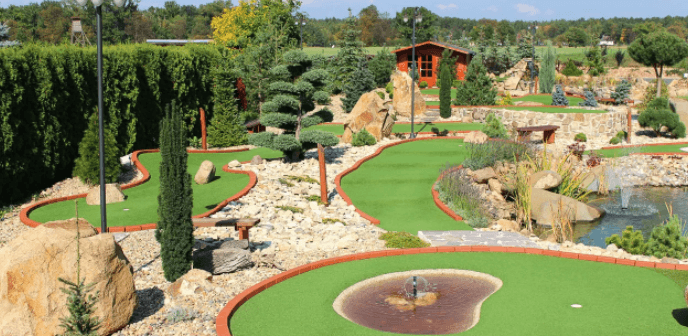 Adventure minigolf vstup pro 2 osoby na 60min