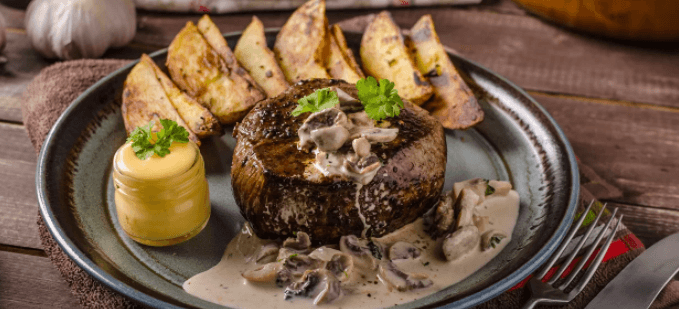 Vyzrálý jihoamerický hovězí steak s přílohou 