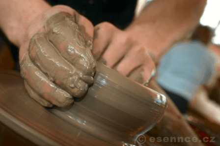 Kurz točení na hrnčířském kruhu (3 x 45 minut)
