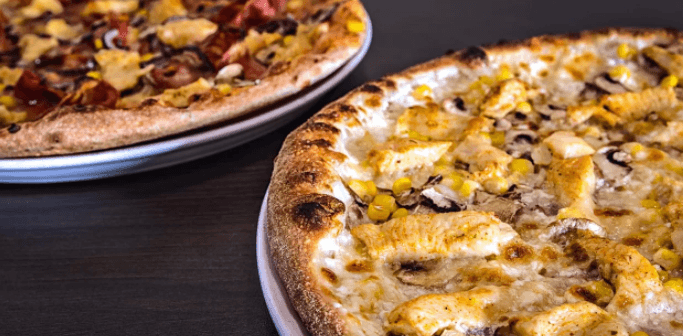 2× pizza s průměrem 32 cm podle vlastního výběru 