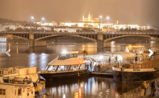 Večerní plavba po řece Vltavě s bohatou večeří