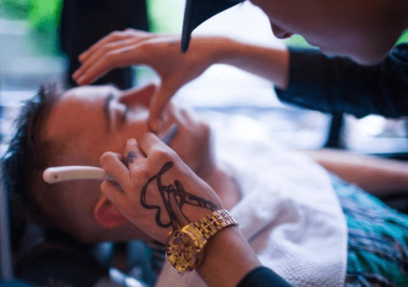Úprava vousů a vlasů v Barber Shopu