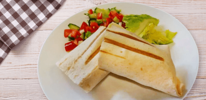 Zapečená tortilla nebo výběr ze salátů