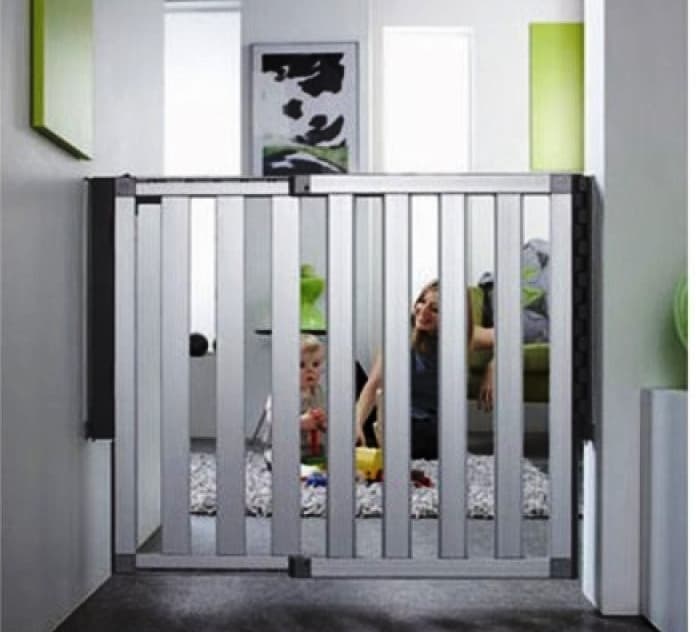 Hliníková dětská zábrana Lindam Numi