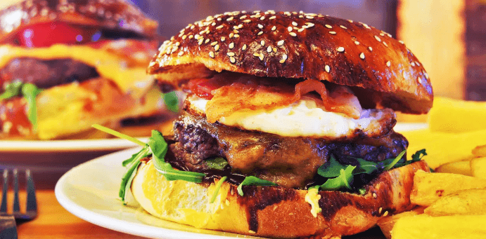 2× burger s hranolky