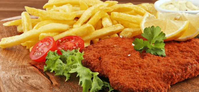 1× vepřový nebo kuřecí řízek (150 gr.) s hranolky