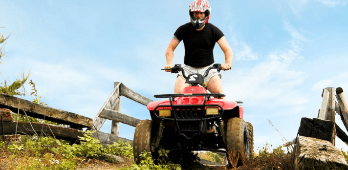 Půlhodinová adrenalinová jízda na čtyřkolce