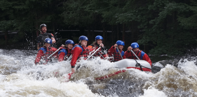 Rafting na Vltavě při vypouštění přehrady Lipno
