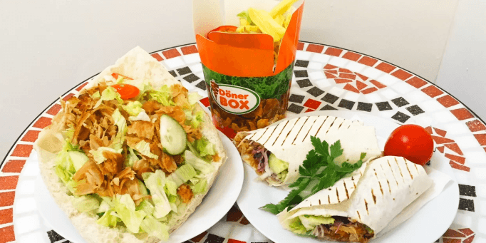 Döner kebab a nápoj pro 1