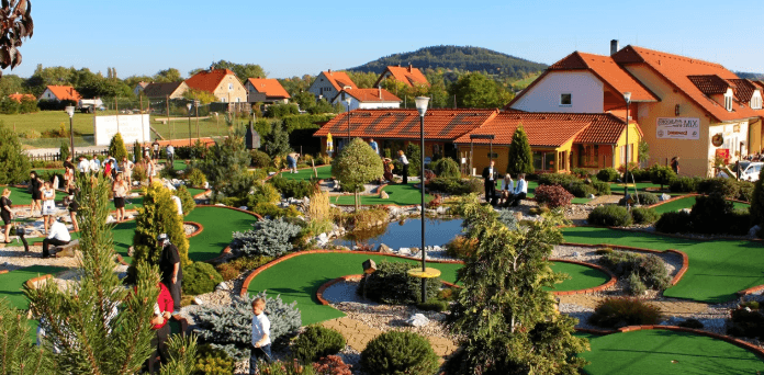 Celodenní vstupné pro 2 na Adventure golf
