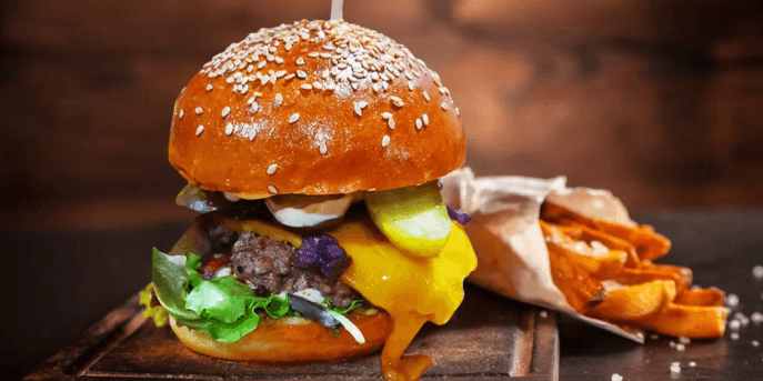 Joker Burger hranolky a salát