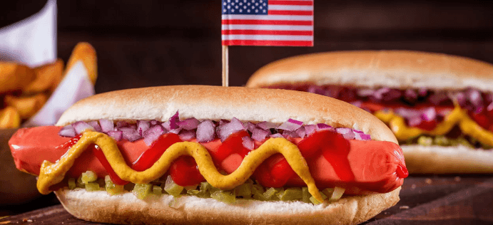 American Hot Dog s výběrem omáček i zeleniny
