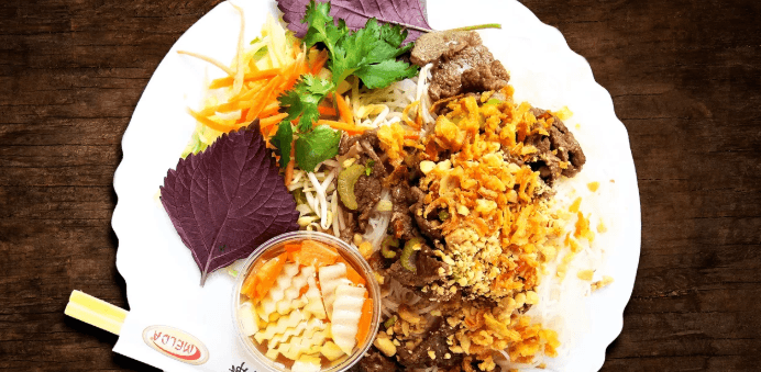 1× Bún bò Nam Bộ k odnosu s sebou