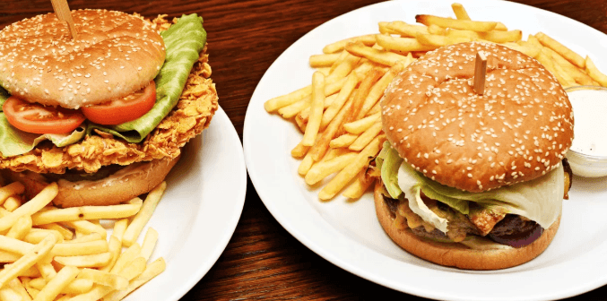 1× libovolný burger z nabídky, 200 g + hranolky