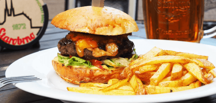 2× hamburger Elektra v domácí bulce + 2× hranolky 