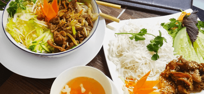Bún chả nebo Bún bò nam bộ