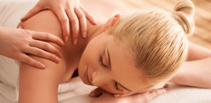 40minutová relaxační masáž zad a šíje pro ženy