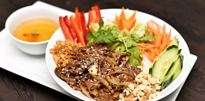 Vietnamské menu Předkrm i hlavní chod podle výběru