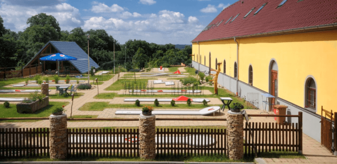 Celodenní vstup na minigolf pro dvě osoby