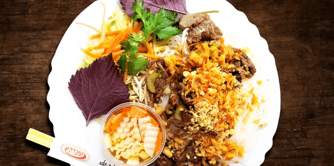 1× Bún bò Nam Bộ k odnosu s sebou