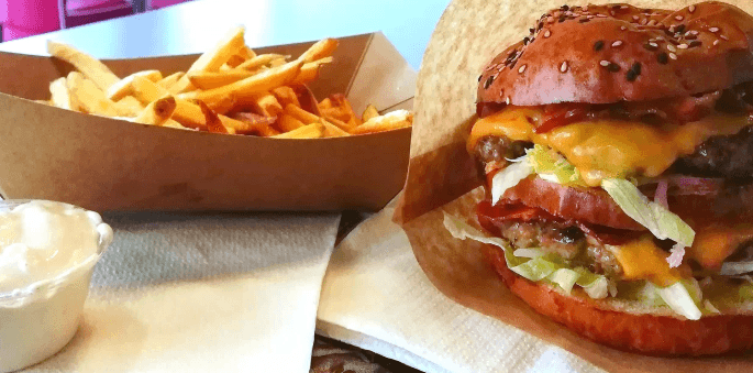 Burger menu s 200 g masa a hranolky