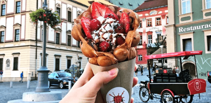 Sladká nebo slaná hongkongská vafle a milkshake