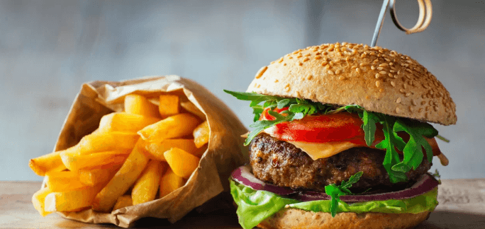 Burger s domácí bulkou a hovězím masem