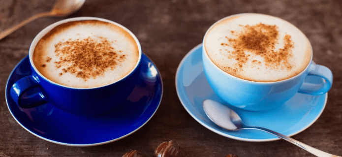 Caffé latte či cappuccino a klidně i medovník