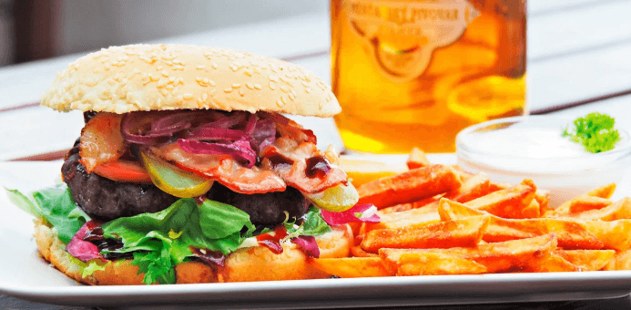 1× Bacon burger s hranolky a dipem