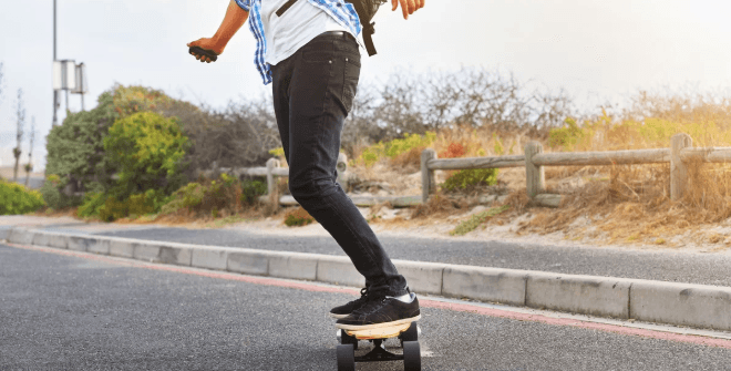 Vypůjčení elektrického longboardu