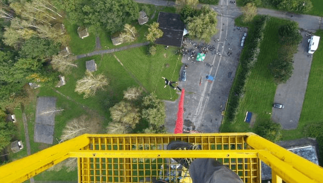 Bungee jumping z jeřábu ve dvou