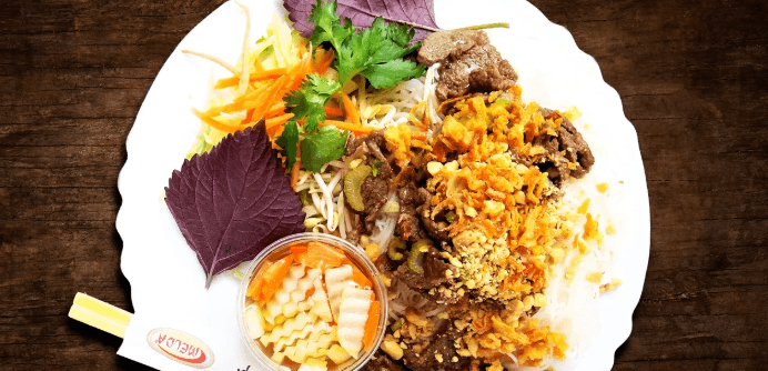 1× Bún bò Nam Bộ k odnosu s sebou