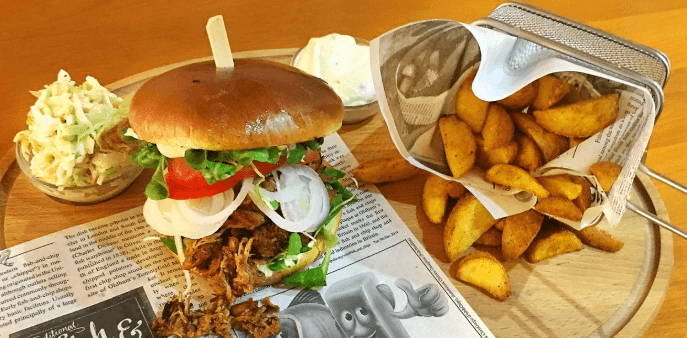 Burger z trhaného pečeného vepřového