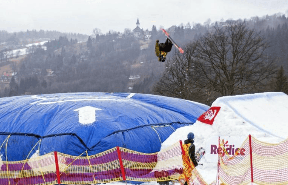 Kurz Freestyle snowboardingu a lyžování