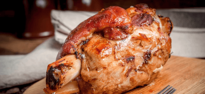 Hodina bowlingu a 2kg grilované vepřové koleno