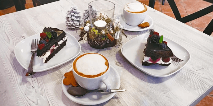 2× espresso + 2× dezert – Vánoční černý les