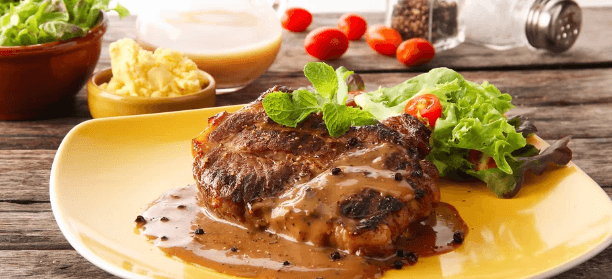 Steak s volbou masa, omáčka a přílohy pro dva