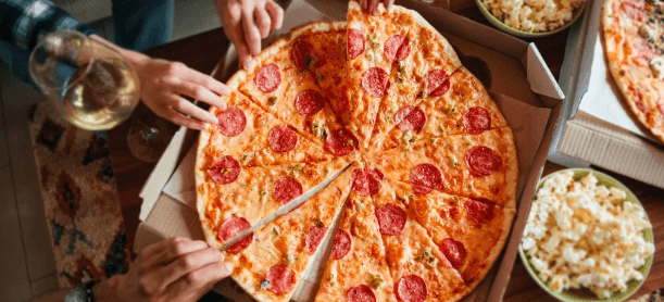 1× giga pizza o průměru 60 cm